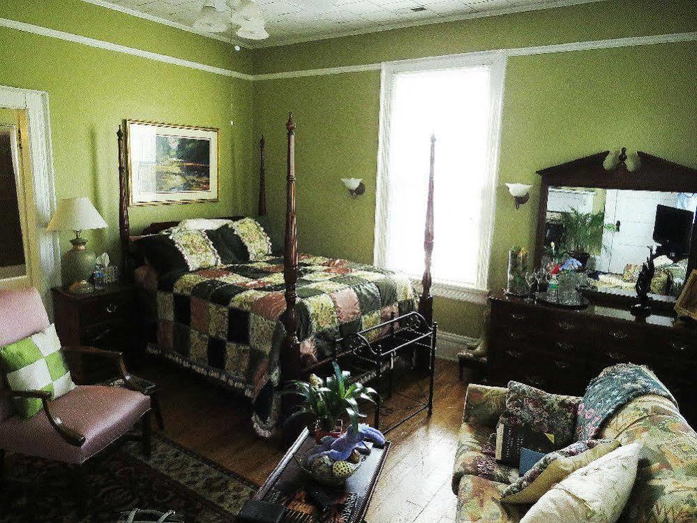 Inn Upon Moon River Plantation Chester Exterior foto